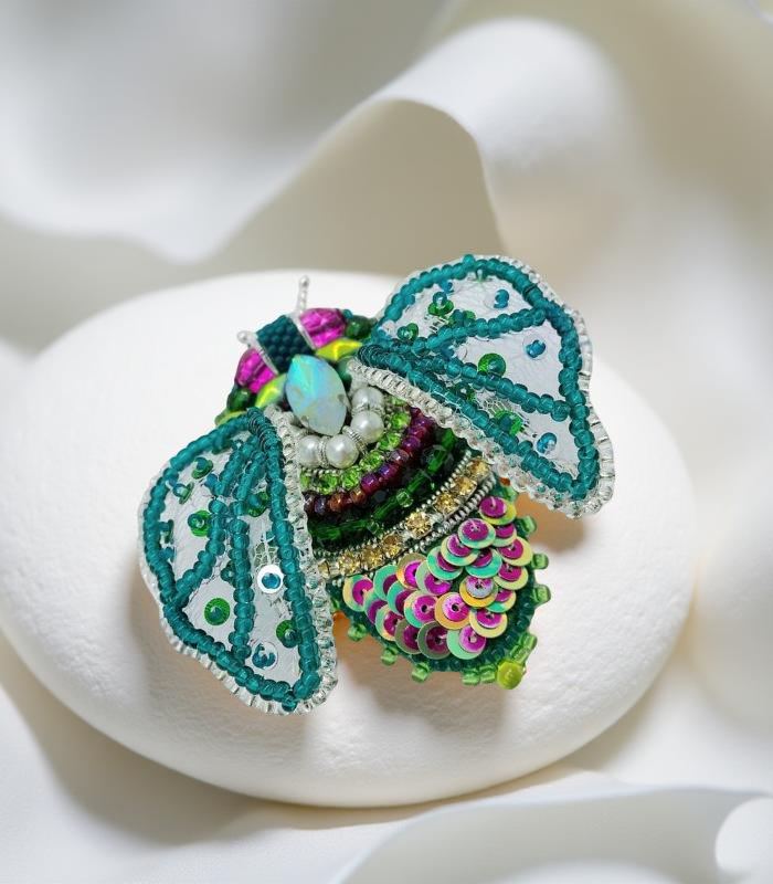 Emerald Leaf – Handmade Enchanted Green Bug Brooch