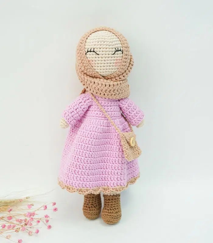 Handmade Crochet Hijabi Doll by Myrtilus