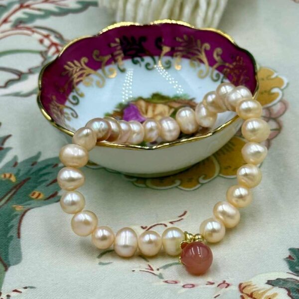 Myrtilus 14K Gold-Plated Peach Pearl Bracelet – Handmade with Rose Quartz Charm