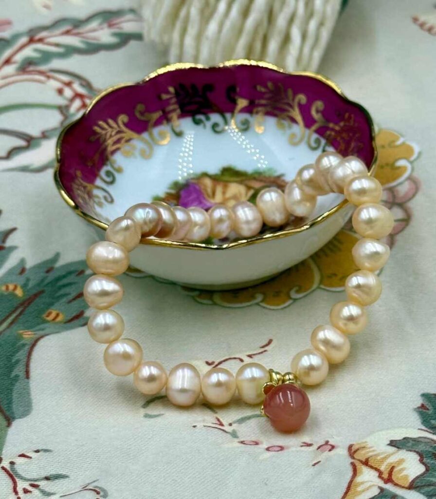 Myrtilus 14K Gold-Plated Peach Pearl Bracelet – Handmade with Rose Quartz Charm